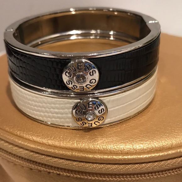 🔥Guess fashion bangle bracelets.🔥 - Picture 3 of 7